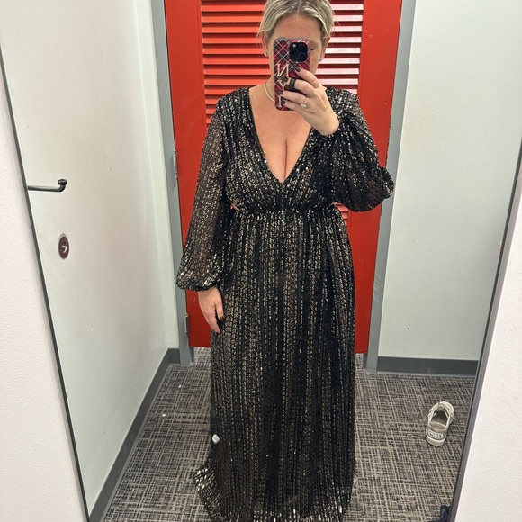 Never Worn! Halston Madelyn Gown size 4 - Picture 3 of 4